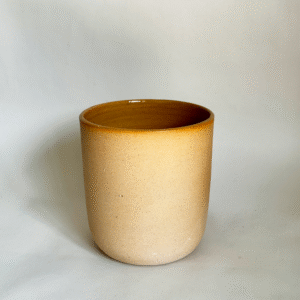 Short utensil holder
